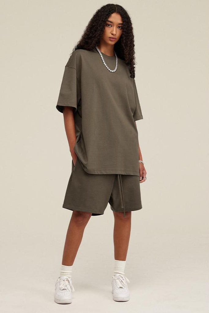 Summer 305G Solid Basic Tee 305G Solid Basic Tee - 100% cotton - Encased elastic waistband with drawstring - On-seam side pockets Welcome shop the whole look above to match clothes easily~ Free shipping for orders above $99 15% OFF ON FIRST ORDER>>Code:NE