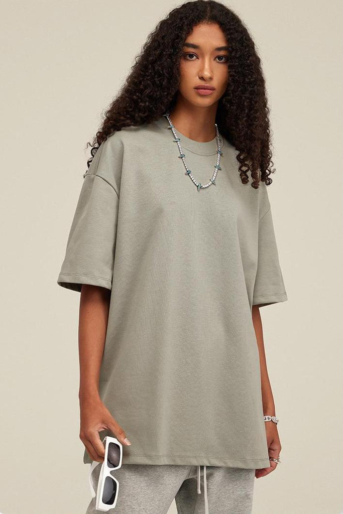 Summer 425G Solid Basic Tee 425G Solid Basic Tee - 100% cotton - Relaxed fit - Ribbed neck Welcome shop the whole look above to match clothes easily~ Free shipping for orders above $99 15% OFF ON FIRST ORDER>>Code:NEW15