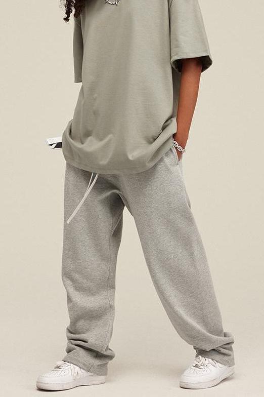 Summer Solid Relaxed Sweatpants - 80% cotton / 20% polyester - Encased elastic waistband with drawstring - Relaxed fit - On-seam side pockets; one back pocket Welcome shop the whole look above to match clothes easily~ Free shipping for orders above $99 15