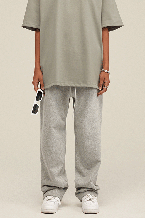 Summer Solid Relaxed Sweatpants - 80% cotton / 20% polyester - Encased elastic waistband with drawstring - Relaxed fit - On-seam side pockets; one back pocket Welcome shop the whole look above to match clothes easily~ Free shipping for orders above $99 15