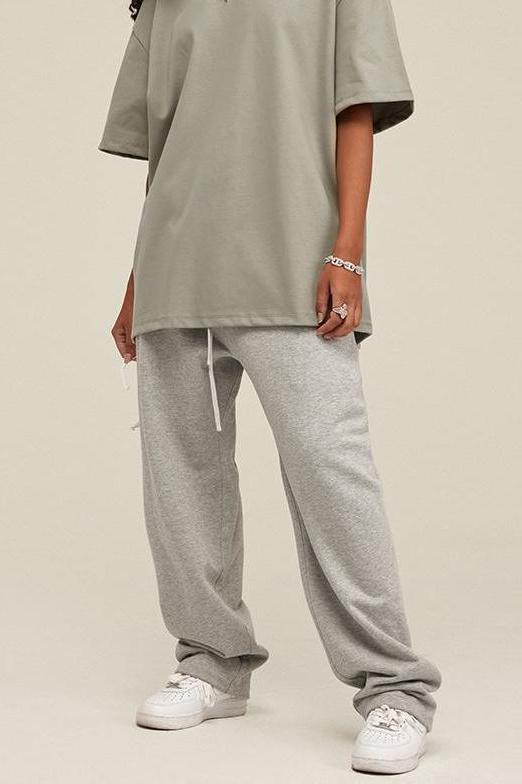 Summer Solid Relaxed Sweatpants - 80% cotton / 20% polyester - Encased elastic waistband with drawstring - Relaxed fit - On-seam side pockets; one back pocket Welcome shop the whole look above to match clothes easily~ Free shipping for orders above $99 15